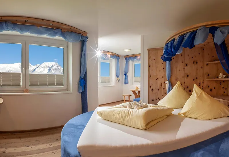 landhaus_strasser_pirchmoos_15_soell_05_2019_zimmer_105_panorama_wilder_kaiser_copy.jpg