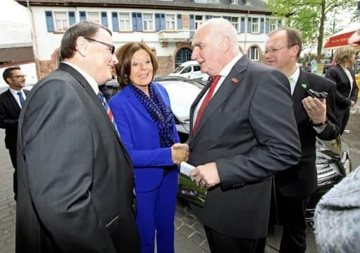 Peter mit Ministerpräsidentin von Rheinland-Pfalz Frau Malu Dreyer und Ortsbürgermeister Thomas Günther